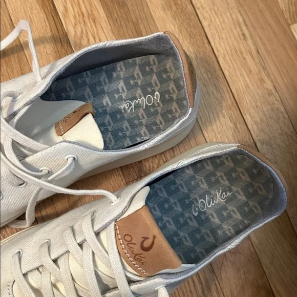 OluKai. Women’s white Sneakers - Picture 5 of 6